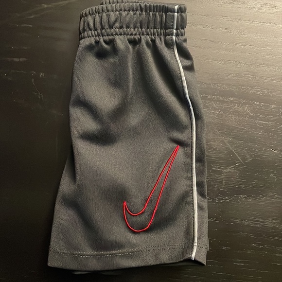 Nike shorts size 24M - Picture 4 of 4